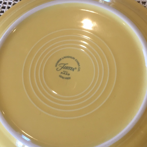 Two New Fiesta Yellow Bistro Luncheon Plates 9-in. Lead Free - Picture 7 of 7